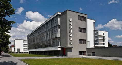 Das Bauhaus Gebäude In Dessau Geo