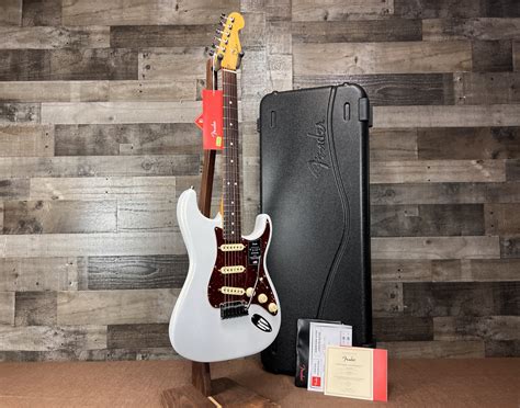 Fender American Ultra Stratocaster Arctic Pearl With Rosewood