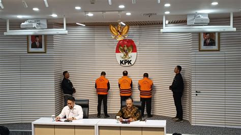 Kpk Tahan Kepala Baguna Pdip Max Rulan Boseke Terkait Korupsi Proyek