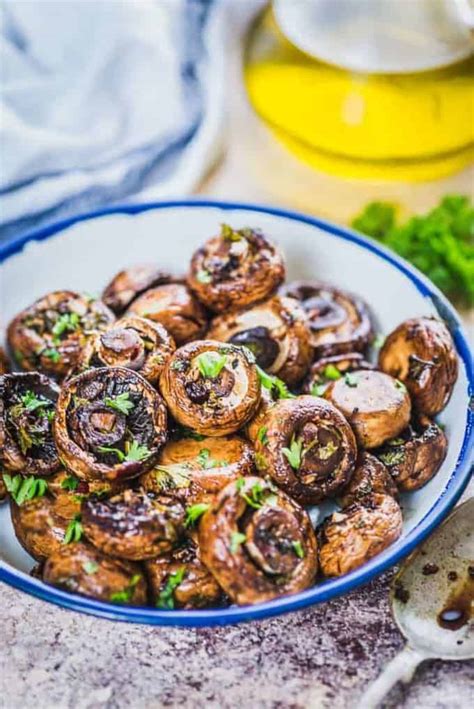 Oven Roasted Garlic Mushrooms Recipe (Step by Step) - Whiskaffair