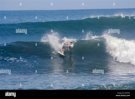 Surfing in El Zonte, La Libertad, El Salvador Stock Photo - Alamy