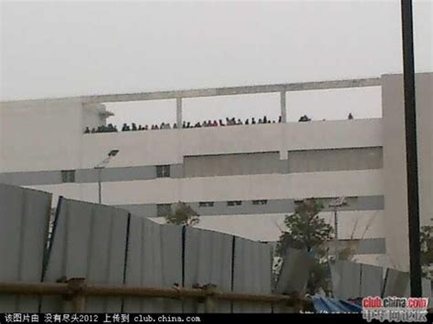 Mass suicide threat at Foxconn - This American Life