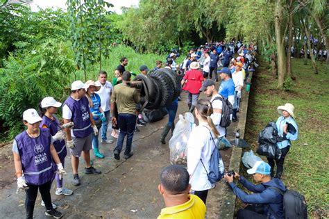 Miles De Voluntarios Recolectan Toneladas De Basura En La Gran Limpieza