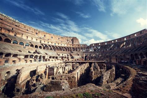 Colosseum W Rzym I Ranku S O Cu Obraz Stock Obraz Z O Onej Z Zabytek