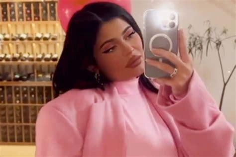 Kylie Jenner Shows Off Perfect Manicure In Her 130k G Wagon After She