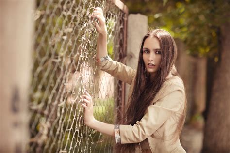 Wallpaper Women Outdoors Model Long Hair Looking At Viewer Fence