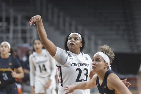 Wbb Thomas Named Semifinalist For Becky Hammon Award The Front