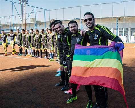 240 jogadores de futebol gays de 15 equipes de diversas partes do país