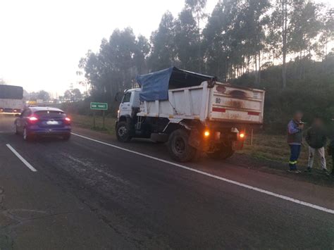 Choque Frontal En San Ignacio Entre Un Auto Y Un Camión