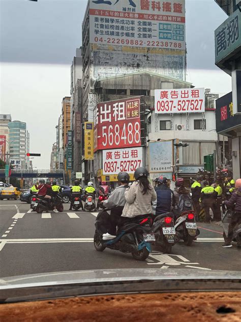 閒聊 怎麼一堆警察 Ptt評價