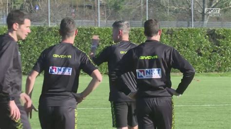 Gli Arbitri Fanno Gruppo Dopo Gli Attacchi Sportmediaset Video