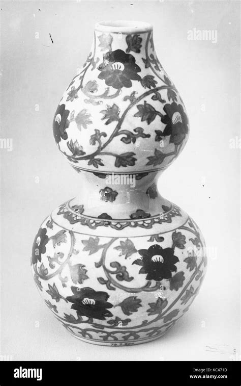 Ming Dynasty Ceramics Black And White Stock Photos And Images Alamy