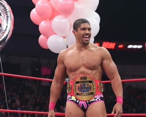 摔角手酸民直言滾回家跟老婆床戰猛肌打臉反擊我是 GAY Togayther