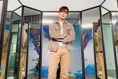 Nam ca sĩ Bình Định điển trai 6 múi thành công chinh phục hot girl Hà Nội Báo Dân trí