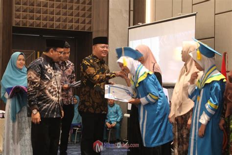 Hadiri Wisuda Tahfidz Gubernur Rohidin Terus Belajar Dan Raih