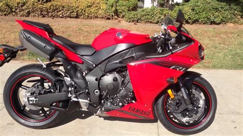 Yamaha R1 Red