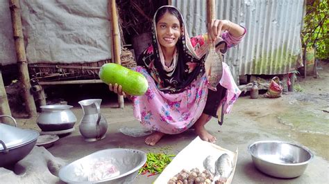 পবিত্র আশুড়ার দিনে টাটকা চাল কুমড়া তেলাপিয়া মাছ দিয়ে রান্না মাটির