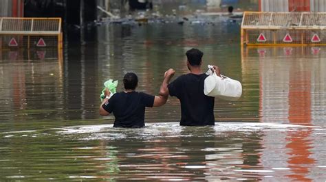 Delhi Flood Live Updates यमुना का जलस्तर खतरे के निशान से जल्द पहुंचेगा नीचे 2 दिन और बंद रहेंगे