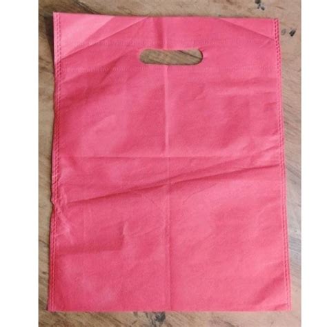 Red Non Woven D Cut Carry Bag At Rs 160 Kg Jhansi Id 19678617662