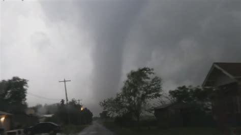 Several Tornadoes Sweep Across Oklahoma Univision News Univision