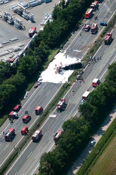 Lkw Fahrer stirbt bei Unfall auf A2 bei Gütersloh Fotostrecke