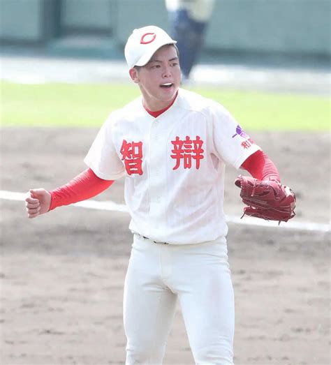 ＜和歌山大会決勝 市和歌山・智弁和歌山＞ 9回1失点で市和歌山を勝利し、ガッツポーズする智弁和歌山・中西 （撮影・平嶋 理子） ― スポニチ