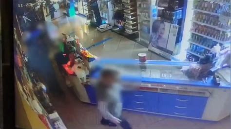 VIDEO Detenido Por Atracar Una Farmacia Y Varios Comercios Con Un Gran