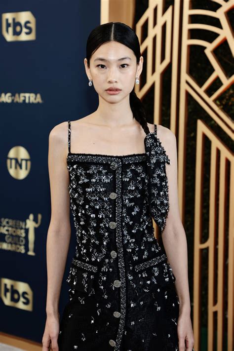 Sag Awards 2022 Hoyeon Jung In Louis Vuitton Tom Lorenzo