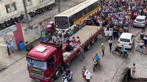 Corpo De Caminhoneiro Sergipano Morto Em Acidente Em Mg Sepultado Em