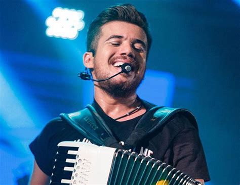 Luan Estilizado Assume O Palco Principal Do Maior S O Jo O Do Mundo No