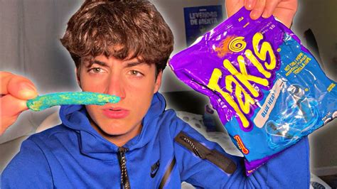 No Deb Probar Los Takis Azules Youtube