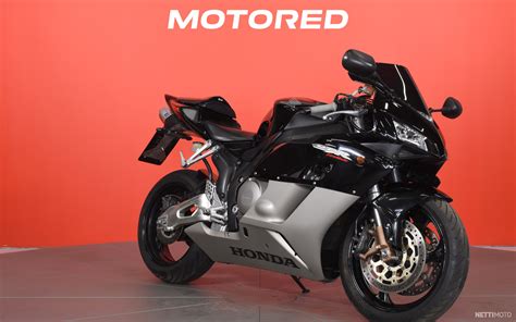 Honda CBR 1000 RR Fireblade Suomi Pyörä Huoltokirja Ilmainen