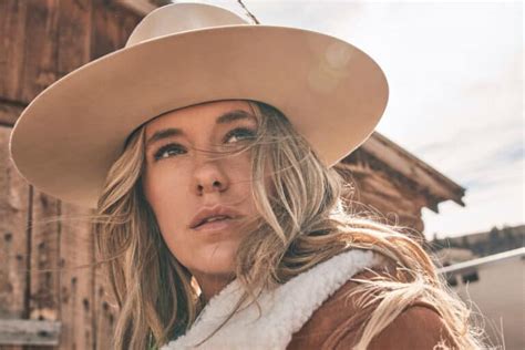 Lainey Wilson Turns Heads And Her Iconic Style Shines In Wrangler S