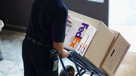 Fedex Now Hiring Thousands Of Seasonal Employees In Chicagoland