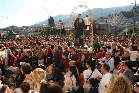 Lamezia Si Rinnova La Tradizionale Benedizione Dei Bambini Sul Sagrato