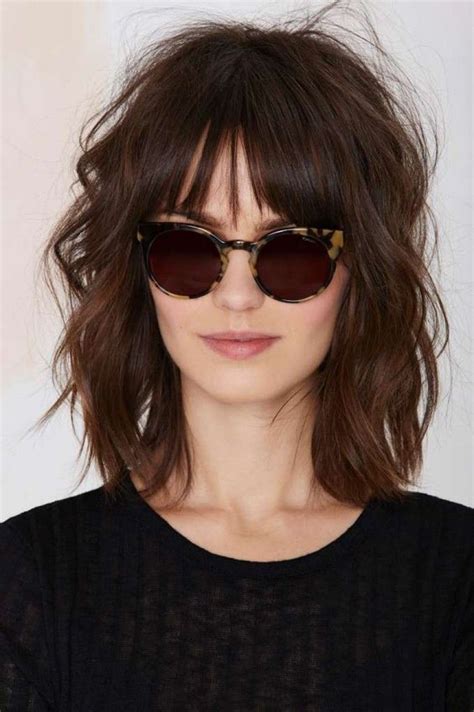 5 façons de porter la coupe mi longue Coiffure cheveux mi long