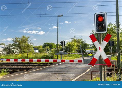 【印刷可能】 Level Crossing Guarded Sign 179522 Guarded Level Crossing Sign