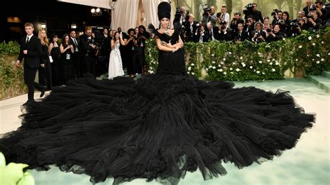 MET Gala 2024 Cardi B S Larger Than Life Black Voluminous Windowsen