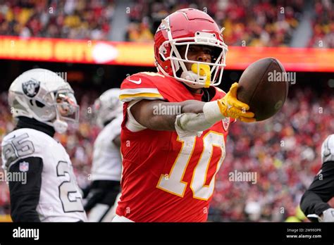 Kansas City Chiefs Running Back Isiah Pacheco 10 Celebrates After