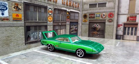 Garagem Hot Wheels Plymouth Superbird
