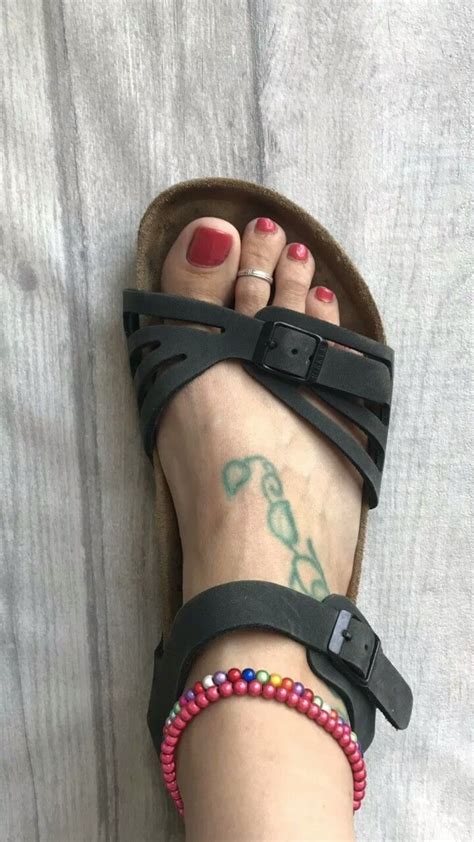 Pin Von Jimmi T Auf Feet And Heels Schuhe Sandalen Schöne Schuhe Füße