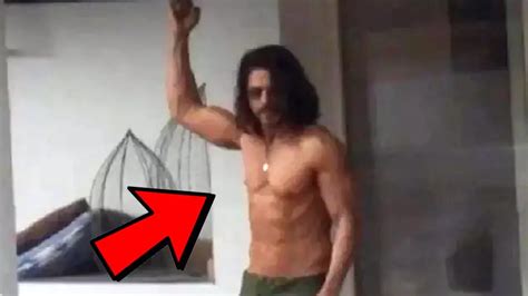 Viral Shah Rukh Khans Shirtless Picture Flaunting 8 Pack Abs Breaks