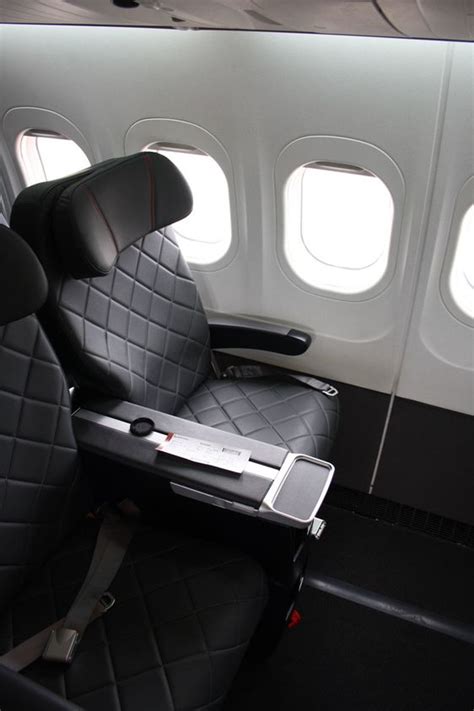 Review: QantasLink Boeing 717 business class: Brisbane-Canberra ...