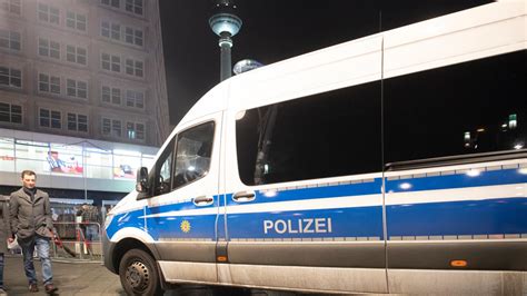 Silvester In Berlin Polizei Bereitet Sich Auf Krawalle Vor Noz