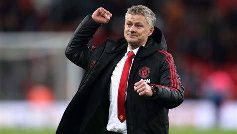 Ole Gunnar Solksjaer Signs New Contract With Manchester United