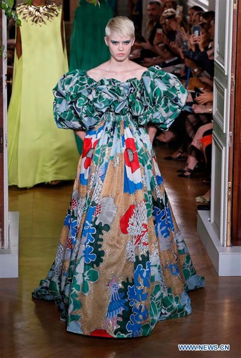 Défilé Valentino Haute Couture Automne Hiver 2019 20 à Paris Xinhua