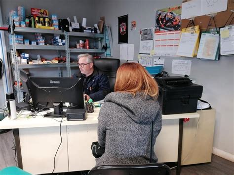 En Anjou Ce Garage Donne Une Seconde Vie Solidaire Aux Voitures