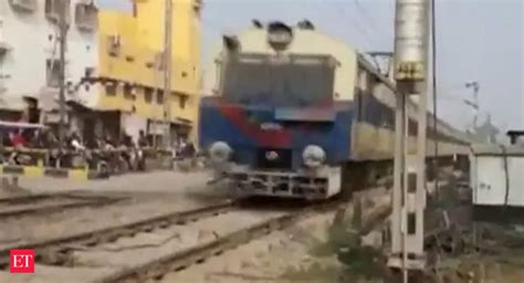 Nitish Kumar Convoy News Bihar Trains Halted For CM Nitish Kumars