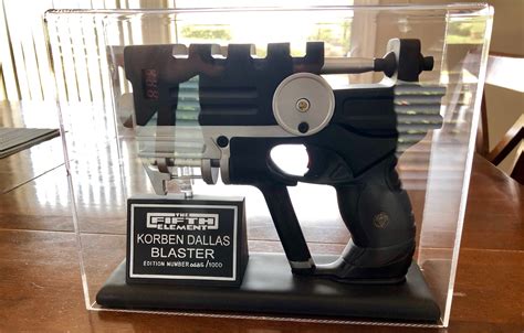 Korben Dallas 5th Element Gun By Hollywood Collectables Group Now With