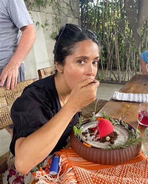 Salma Hayek âgée de 57 ans a partagé une photo sincère sans